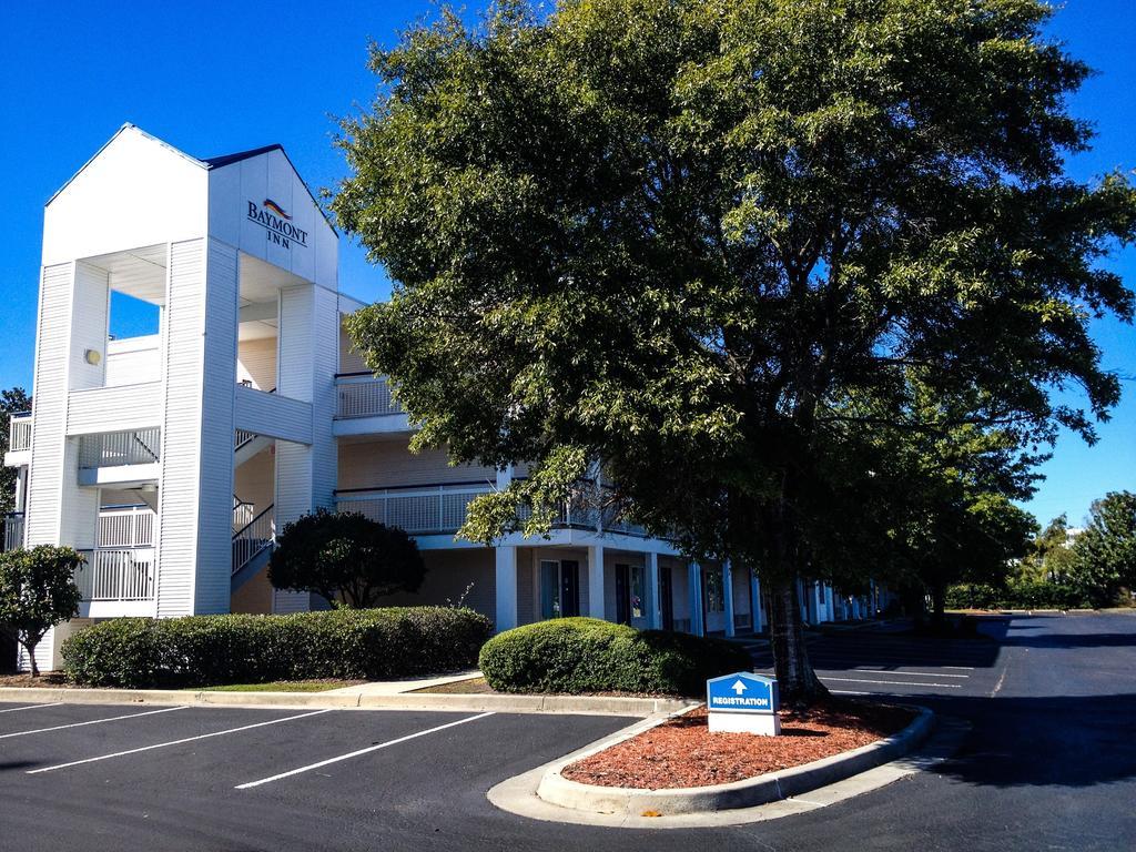 Baymont By Wyndham Wilmington Hotel Exterior photo