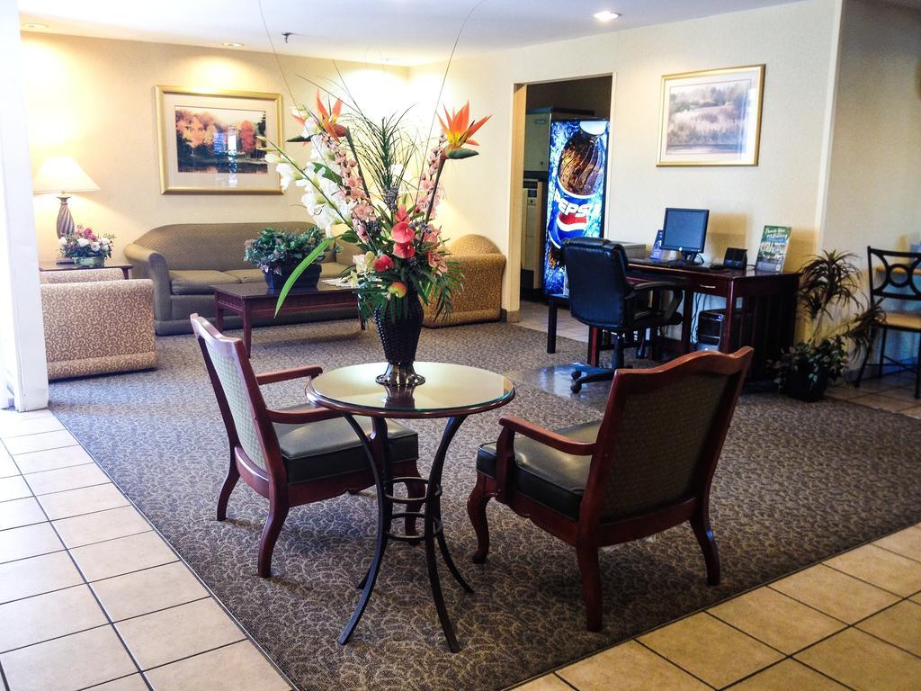 Baymont By Wyndham Wilmington Hotel Exterior photo