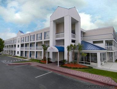 Baymont By Wyndham Wilmington Hotel Exterior photo