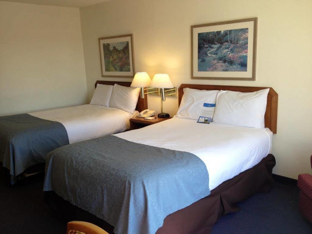 Baymont By Wyndham Wilmington Hotel Exterior photo
